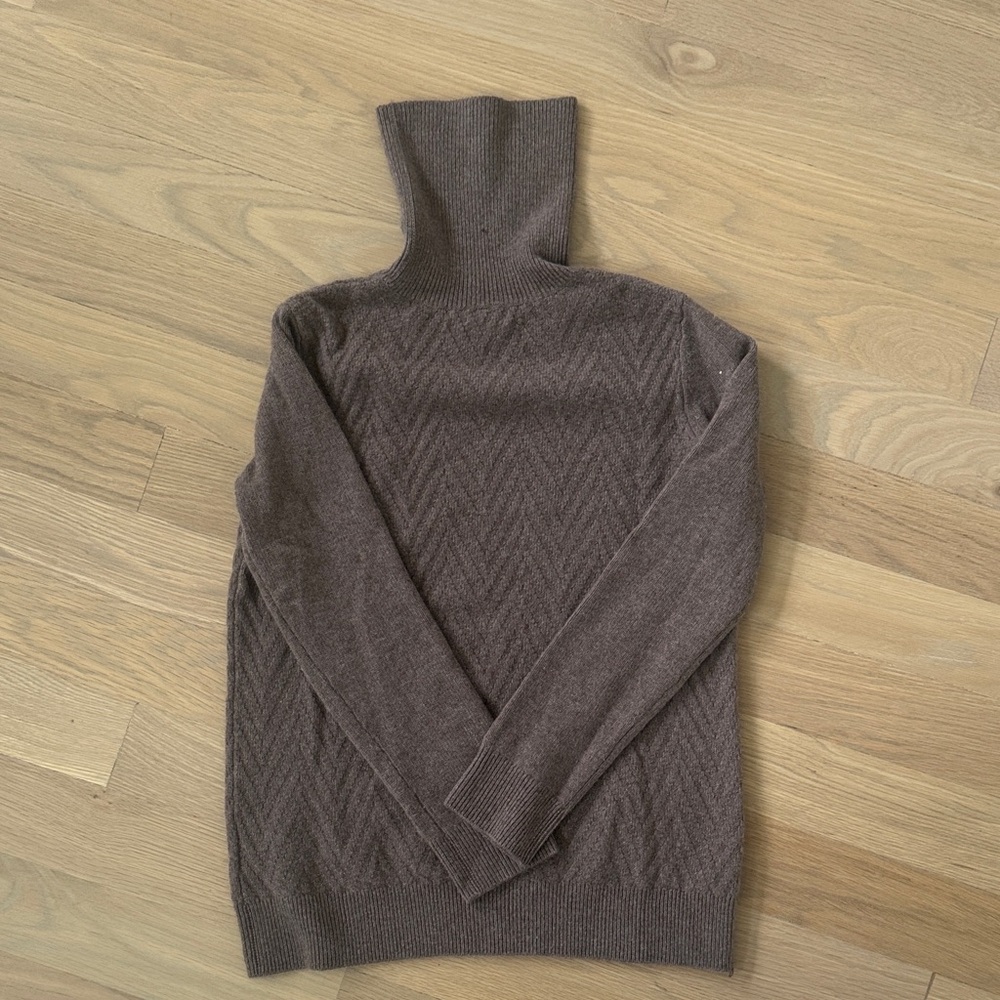 Herringbone Cashmere Club Monaco Sweater— size S